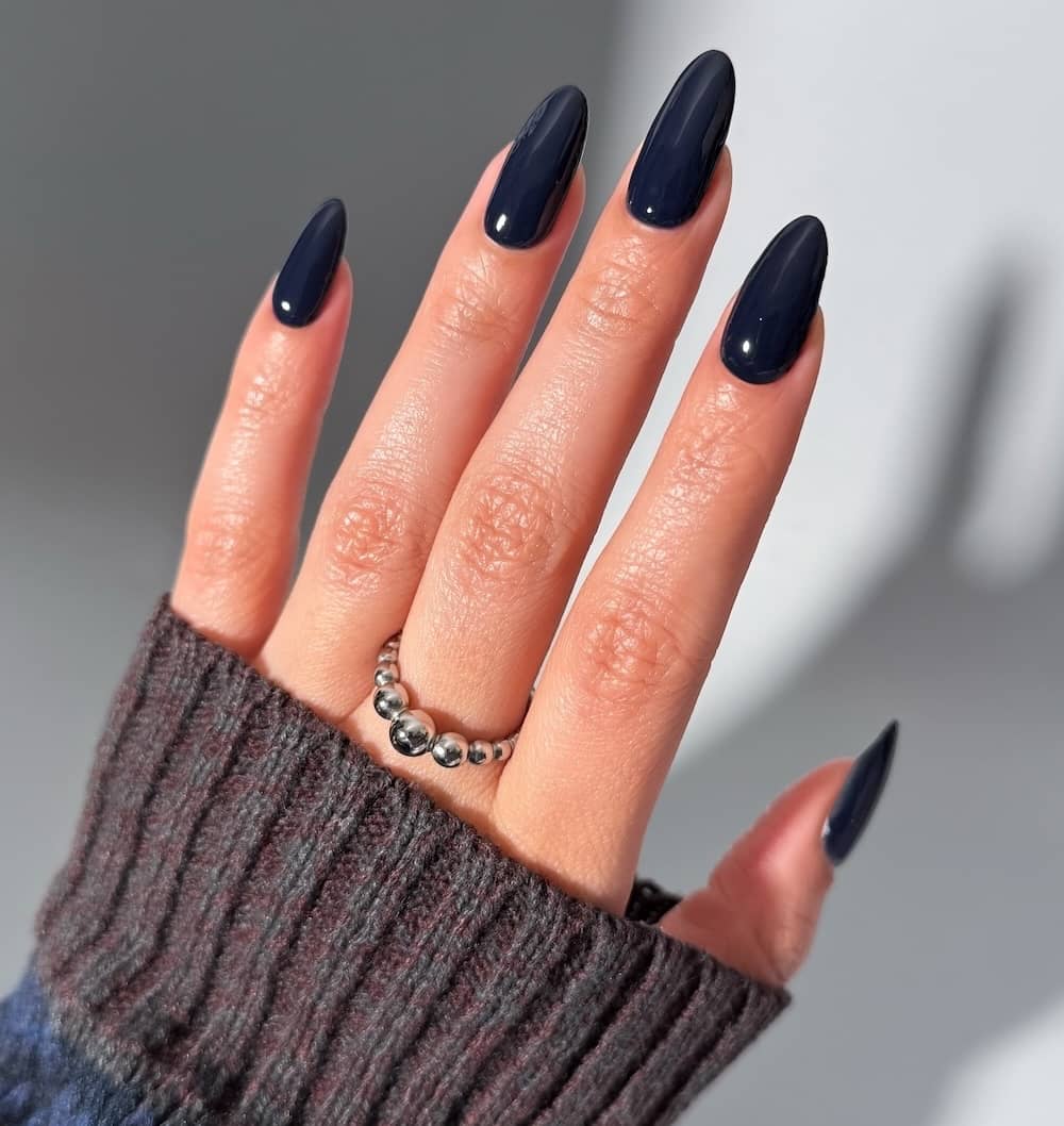 Deep Navy Blue Glossy Almonds Deep Navy Blue Glossy Almonds — Short Winter Almond Nails