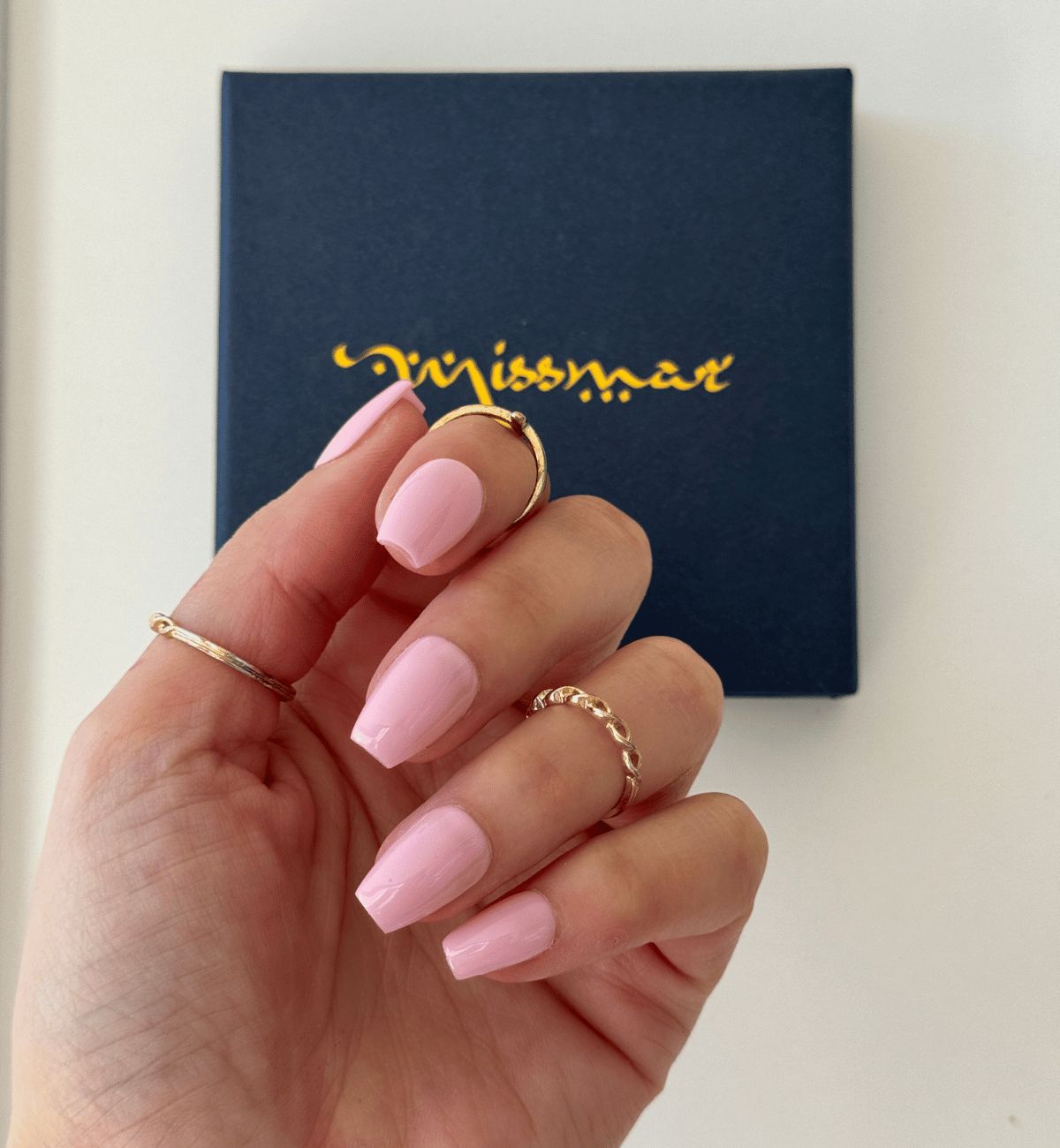 Pale Pink Glossy with Gold Chain Link Pale Pink Glossy with Gold Chain Link — Short Winter Coffin Nails