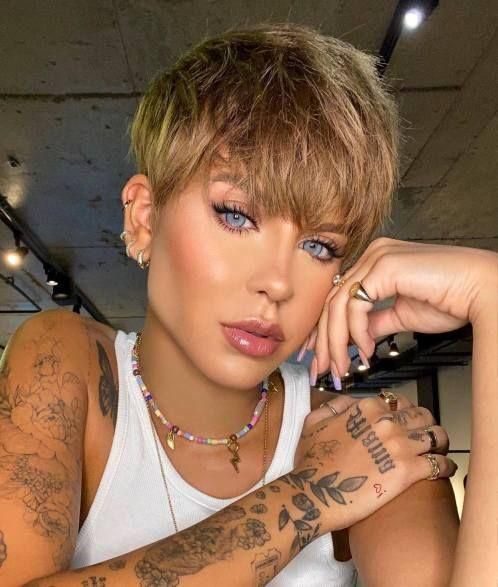 Piecey Pixie with Dark Roots Piecey Pixie with Dark Roots — Winter Hairstyles for Short Hair
