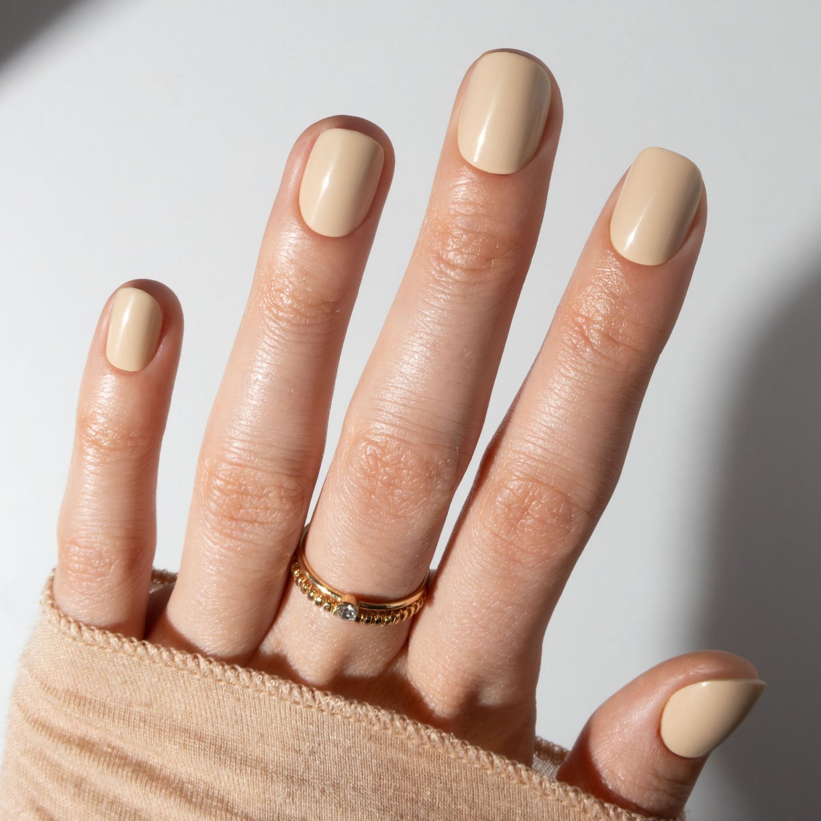 Soft Vanilla Bean Nude Nails Soft Vanilla Bean Nude Nails — Short Winter Round Nails
