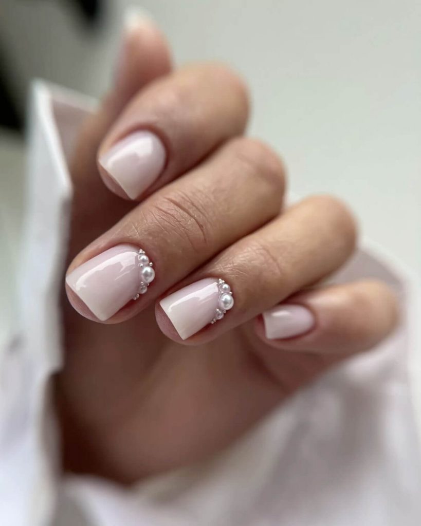 Short Square Pearl Accent Gradient Nails Short Square Pearl Accent Gradient Nails — Winter Wedding Nails