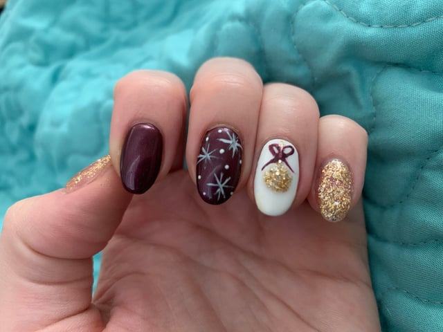Vibrant Red Nails with Scattered Gold Foil Flakes Vibrant Red Nails with Scattered Gold Foil Flakes — Red and Gold Christmas Nails 2026