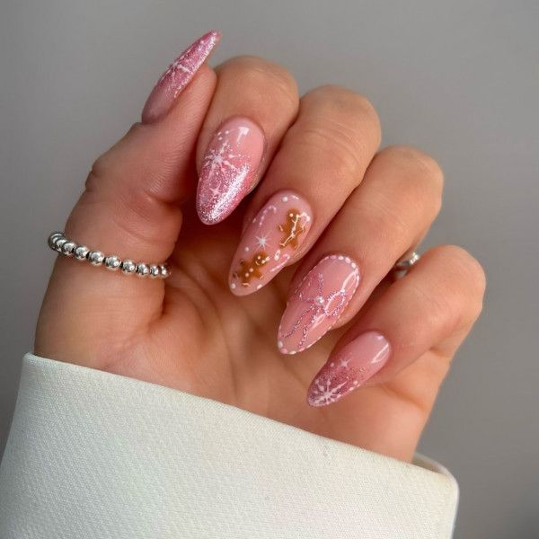 Visual Idea Visual Idea — Short Christmas Almond Nails 2026