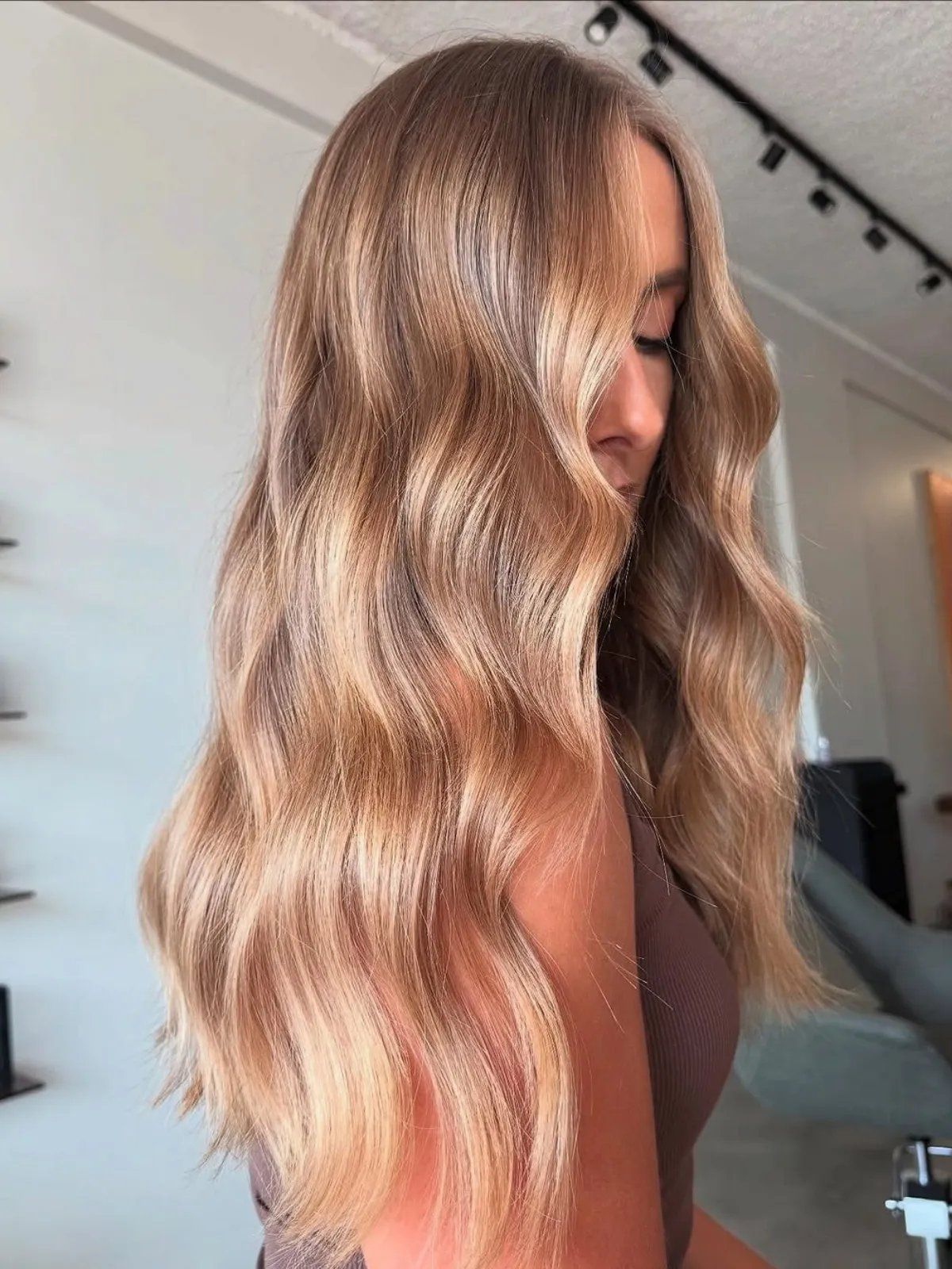 Collarbone Dark Blonde With Blended Highlights — Winter Highlights