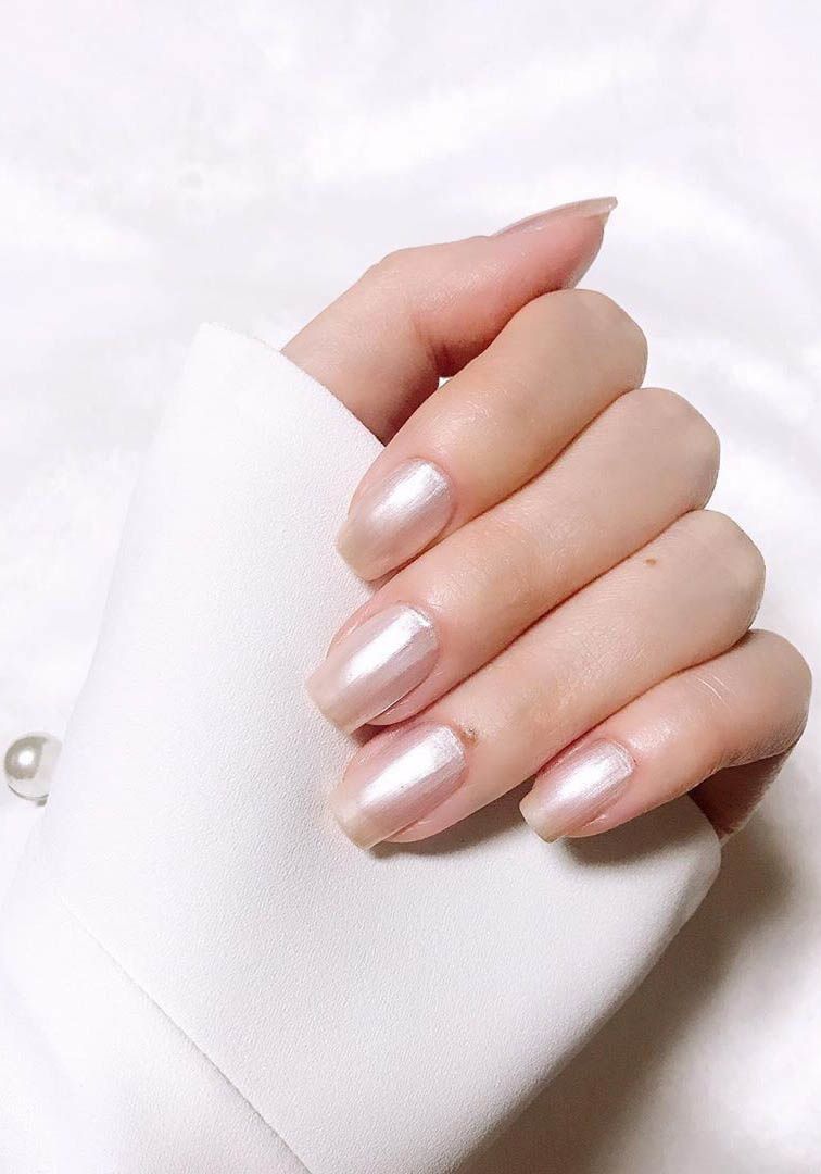 Medium Square Pearlescent Champagne — Winter Champagne Nails