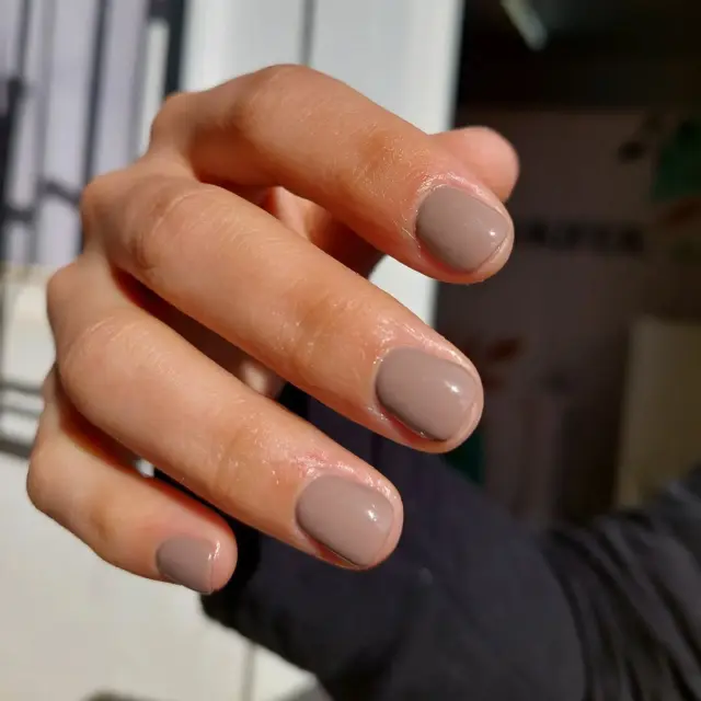 Short Oval Mixed Mocha And Glitter Short Oval Mixed Mocha And Glitter — Mocha Nails