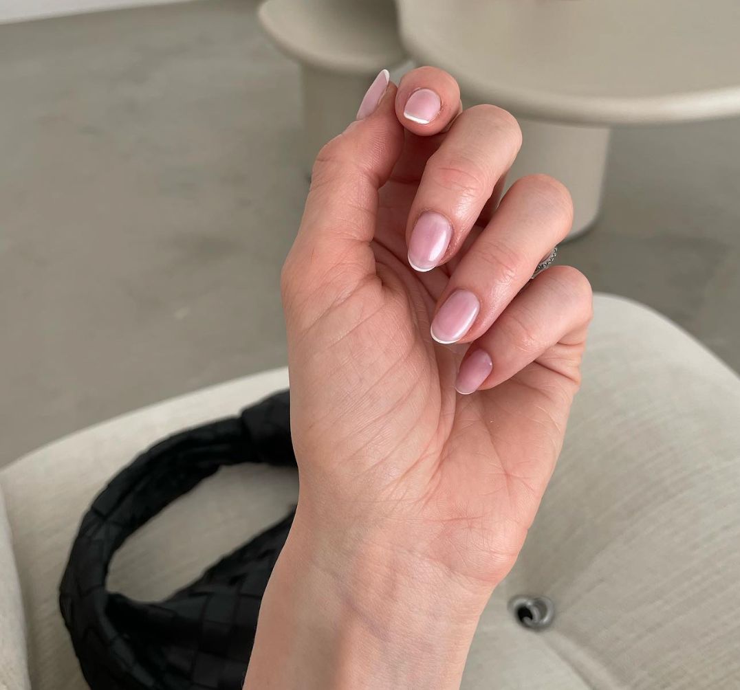Subtle Pinkish-White French Tip Nails Subtle Pinkish-White French Tip Nails — Short Winter Round Nails
