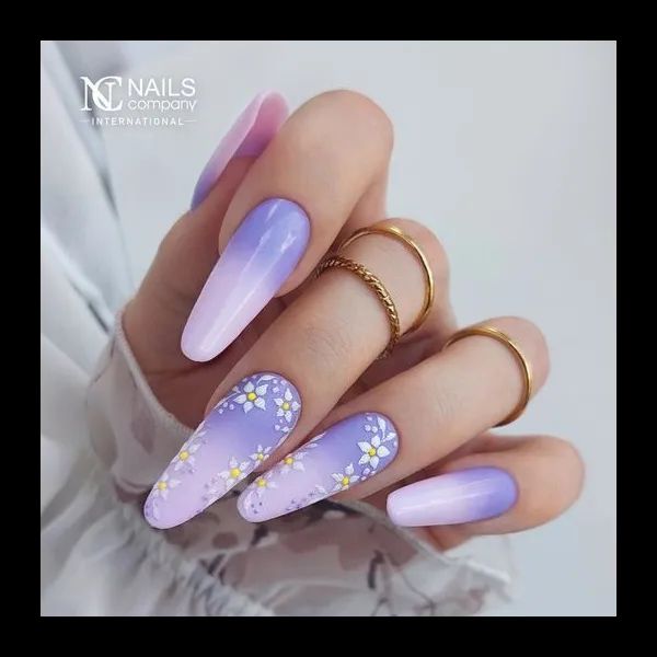 Floral Motif On Accent Nails Visual Idea Floral Motif On Accent Nails Visual Idea — Winter Lavender Nails