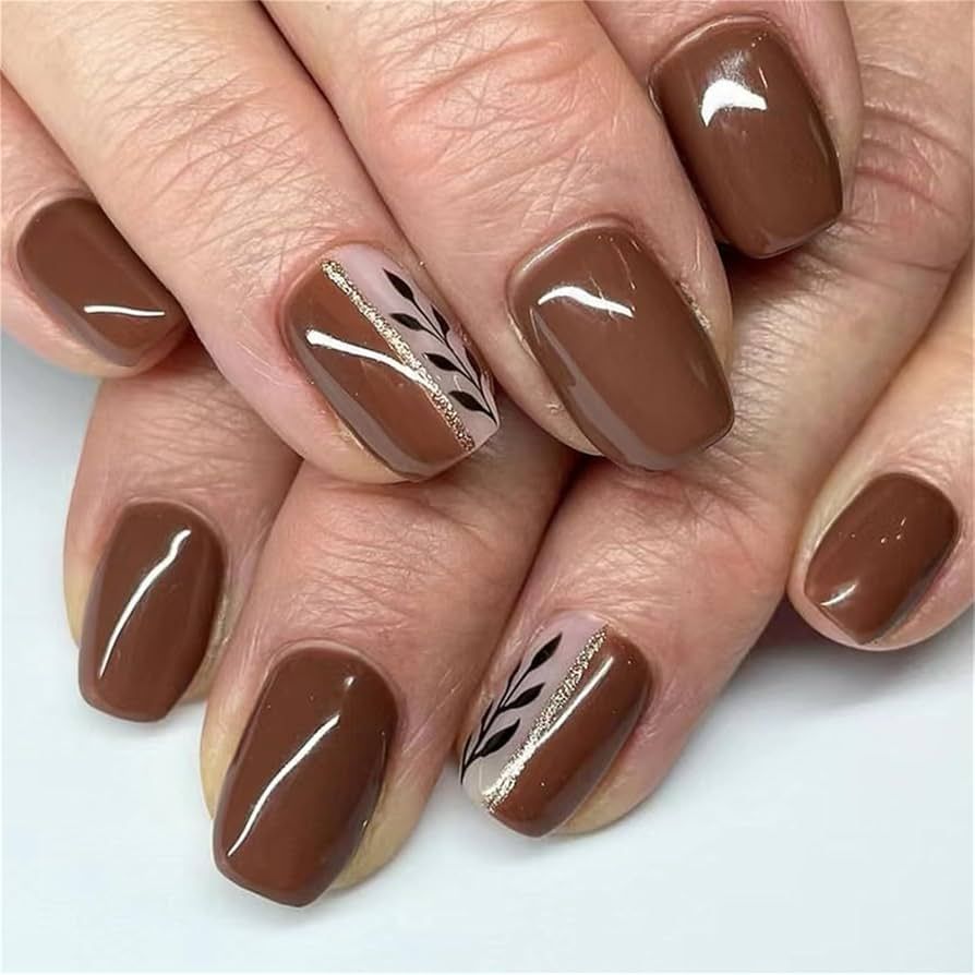 Leaf Motif With Gold Glitter Line Visual Idea Leaf Motif With Gold Glitter Line Visual Idea — Winter Nail Colors for Short Nails