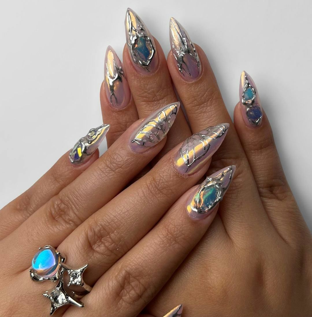 Glossy Visual Idea Glossy Visual Idea — Winter Gold Nails