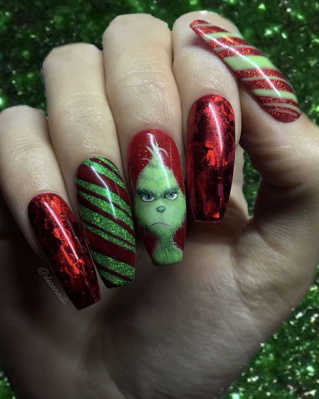Red Green White Visual Idea Red Green White Visual Idea — Grinch Nails 2026