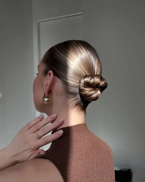 Sleek Low Bun for Fine Hair Sleek Low Bun for Fine Hair — Winter Natural Hairstyles