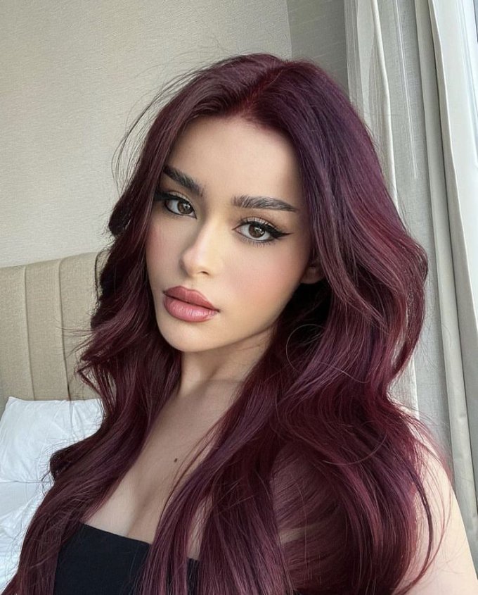 Le rouge Bordeaux, la coloration de l'automne - Cosmopolitan.fr