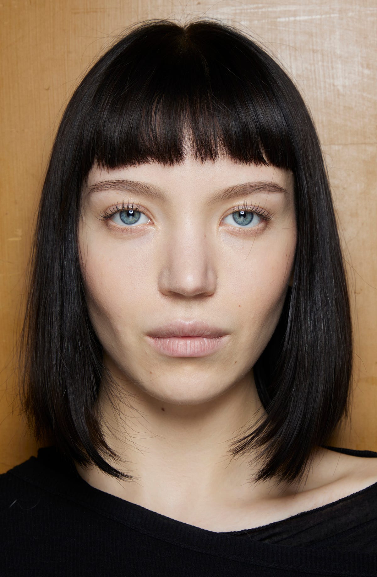 Dark Brown Blunt Chin Bob With Blunt Bangs Dark Brown Blunt Chin Bob With Blunt Bangs — Winter Lob Haircuts