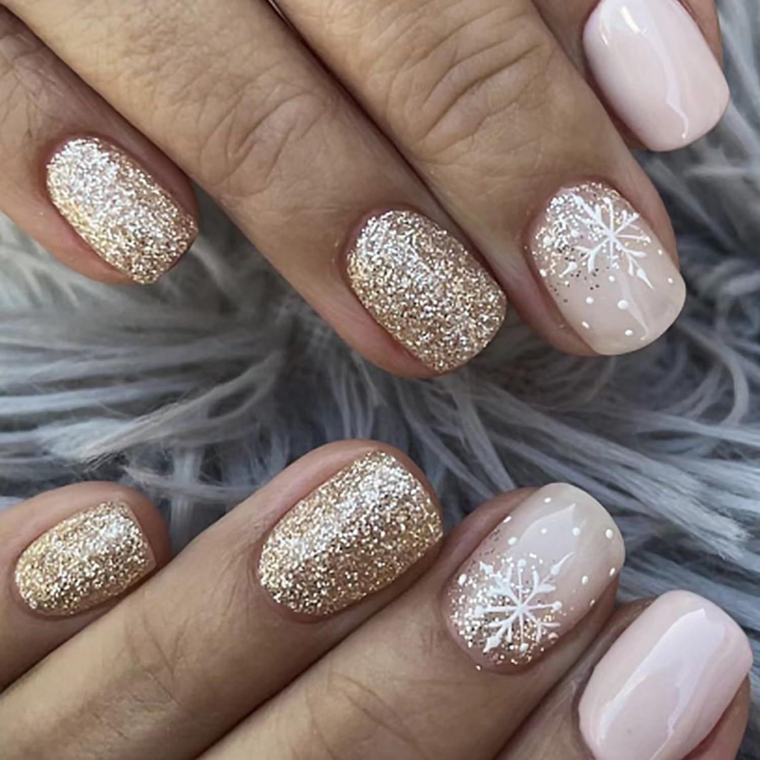 Short Square Gold Glitter and Snowflakes Short Square Gold Glitter and Snowflakes — Winter Gold Nails