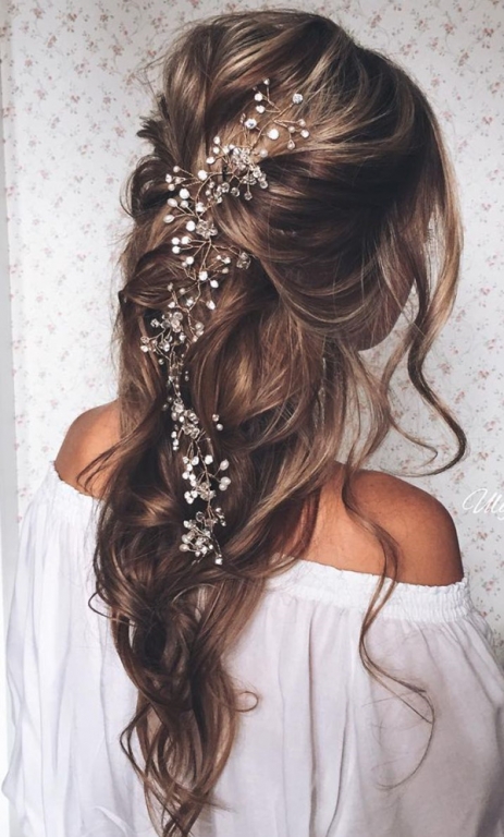 Honey Blonde Waves With Sparkle Honey Blonde Waves With Sparkle — Winter Party Hairstyles