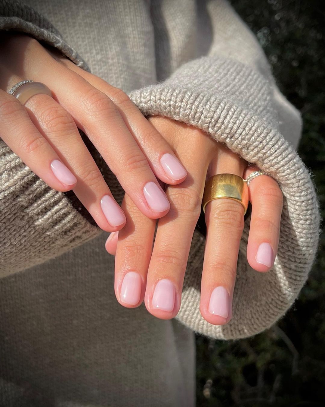 Opaque Pale Pink Glossy Short Oval Nails Opaque Pale Pink Glossy Short Oval Nails — Clean Girl Winter Nails