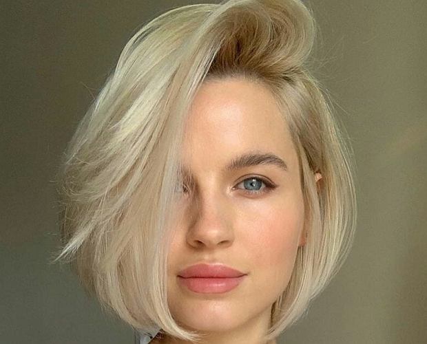 Ash Blonde Bob With Side-Swept Bangs Ash Blonde Bob With Side-Swept Bangs — Winter Haircuts for Round Faces