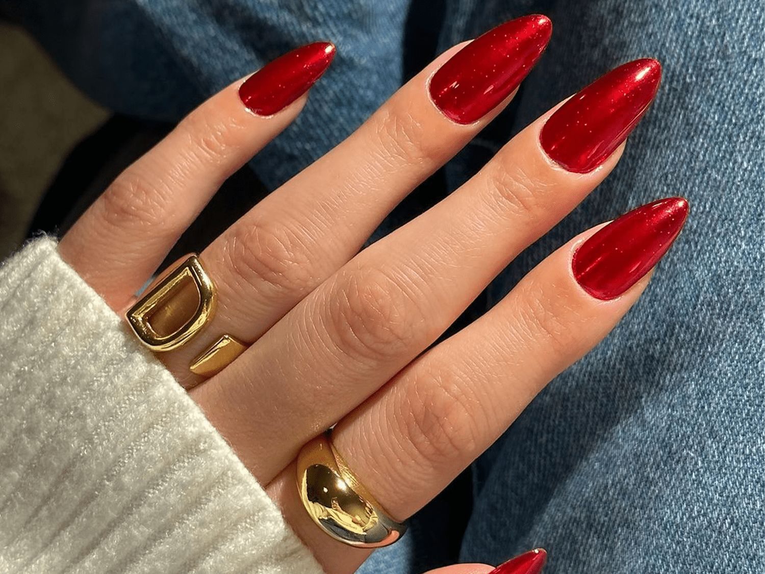 High-Shine Chrome Visual Idea High-Shine Chrome Visual Idea — Classy Christmas Nails 2026