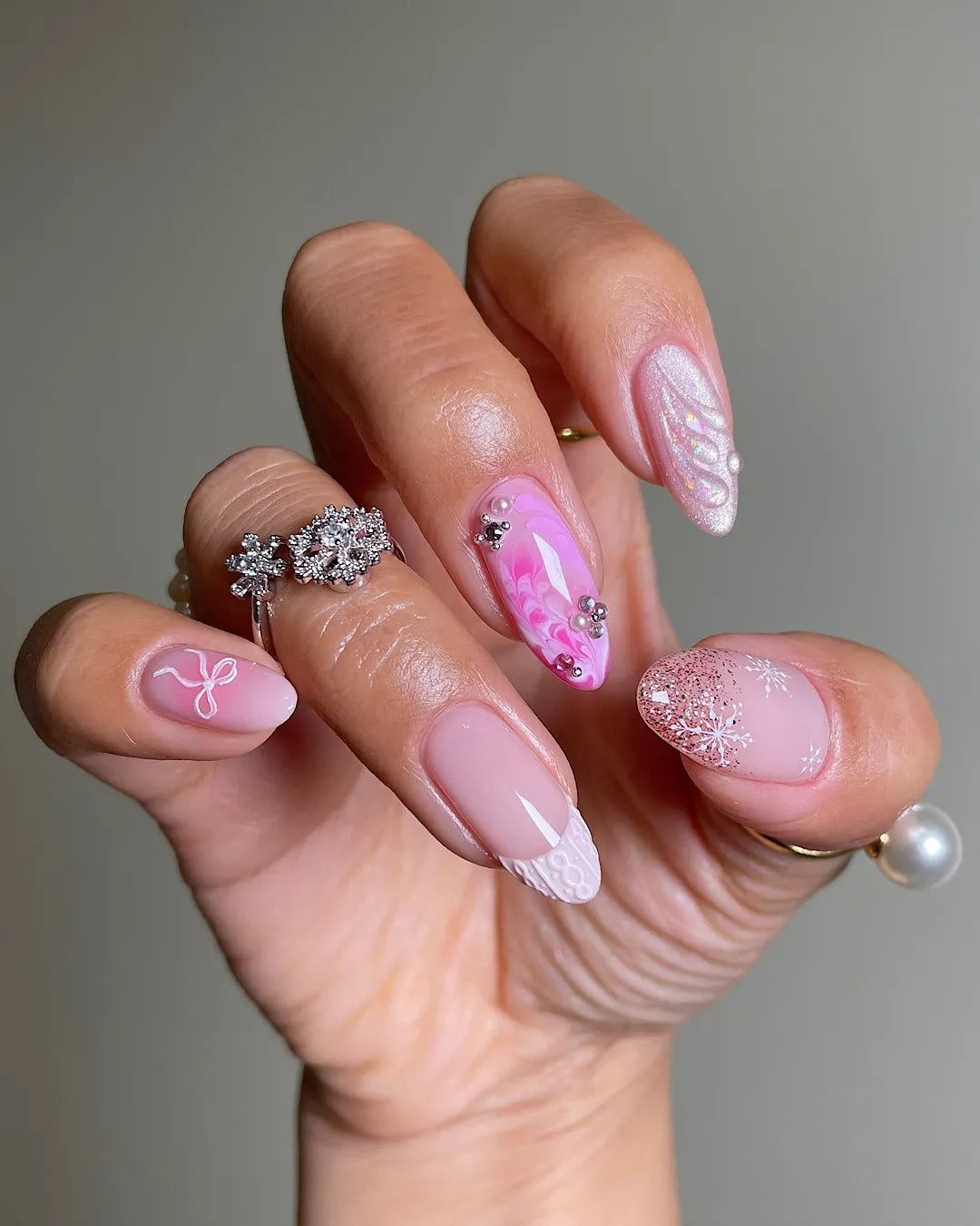 Winter Art Stiletto with Pearls and Snowflakes Winter Art Stiletto with Pearls and Snowflakes — Winter Pearl Nails