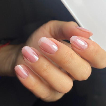 Medium Oval Sheer Pink Pearlescent Shimmer Tips Medium Oval Sheer Pink Pearlescent Shimmer Tips — Fall to Winter Nails