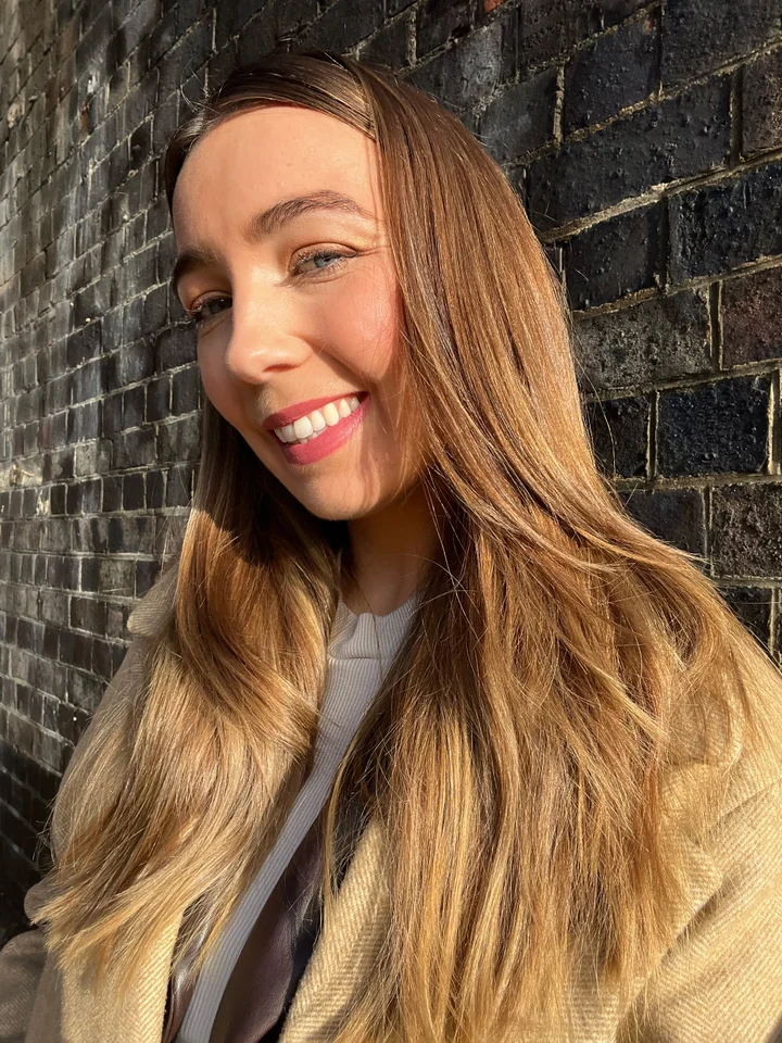 Warm Golden Blonde Loose Waves Warm Golden Blonde Loose Waves — Low Maintenance Winter Hair Colors