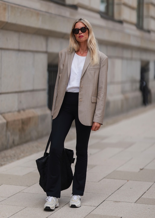 Smart Casual with Oversized Blazer Smart Casual with Oversized Blazer — Flare Leggings Outfits