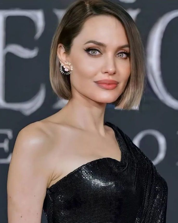 Short Ash Blonde Bob — Winter Haircuts for Square Faces