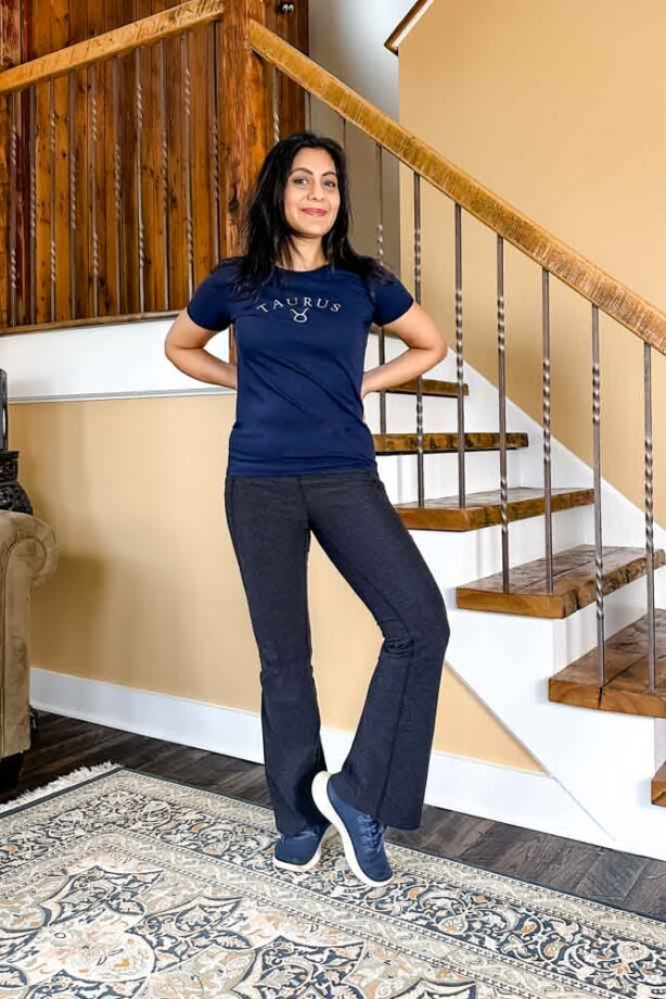 Graphic Tee and Navy Comfort Graphic Tee and Navy Comfort — Flare Leggings Outfits