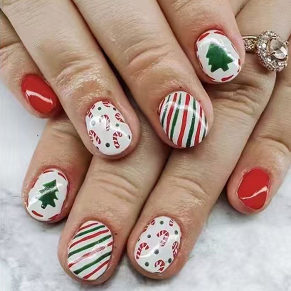 The Single Detail A Reader Notices First Visual Idea The Single Detail A Reader Notices First Visual Idea — Red and Green Christmas Nails 2026