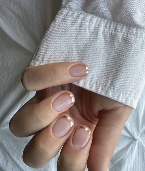 Short Oval Thin Gold Line French — Cute New Years Nails 2027