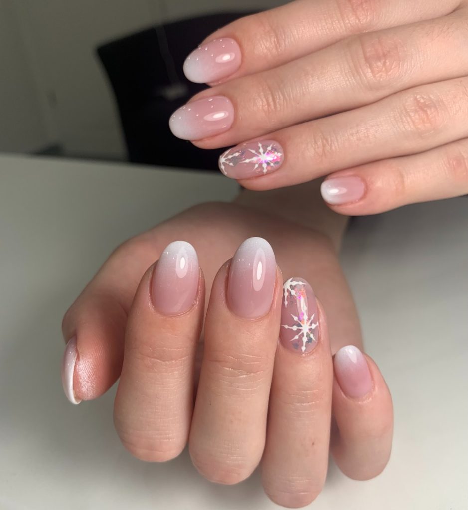 Medium Almond Gradient with White Snowflake Decals Medium Almond Gradient with White Snowflake Decals — Snowflake Nails