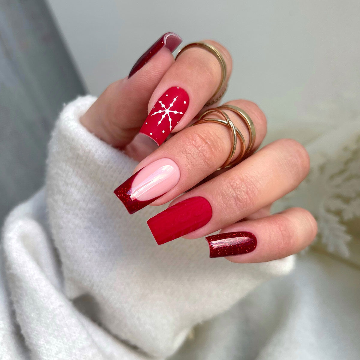 Red and Pink Square Nails with Large Snowflake Red and Pink Square Nails with Large Snowflake — Snowflake Nails