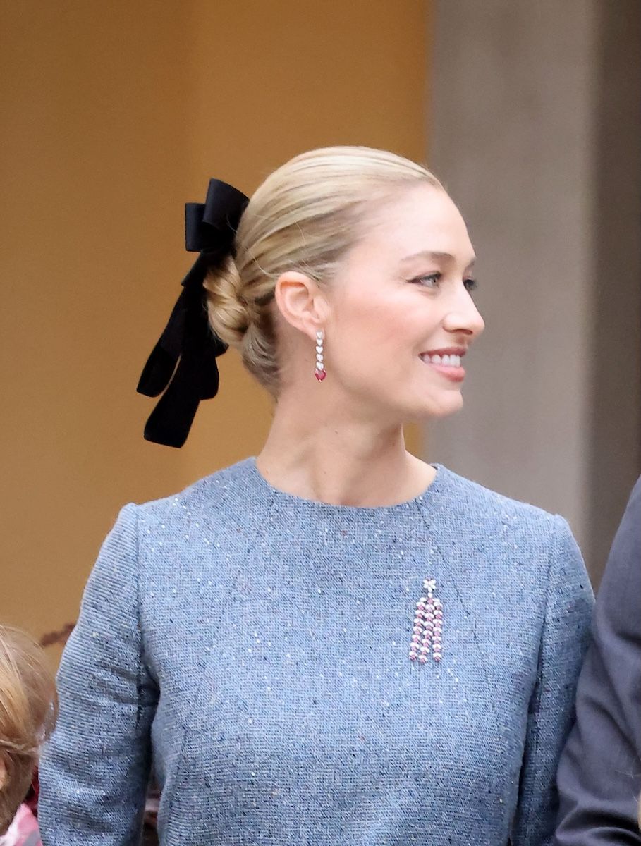 Blonde Low Bun With Black Bow Blonde Low Bun With Black Bow — Winter Formal Hairstyles