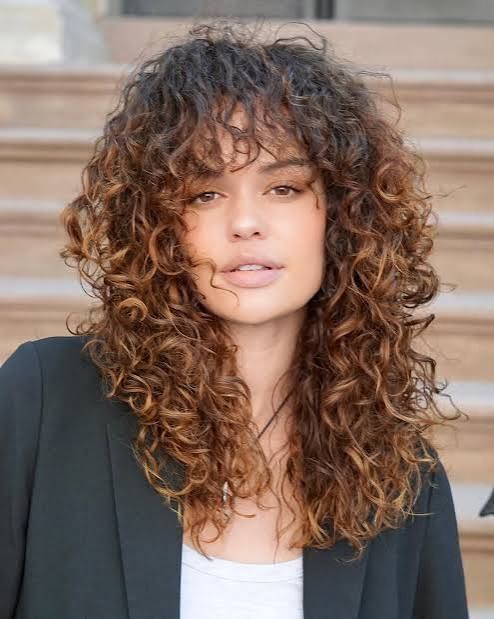 Collarbone Shag With Caramel Highlights Collarbone Shag With Caramel Highlights — Winter Haircuts for Wavy Hair