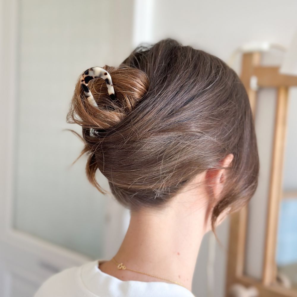 Messy Bun With Tortoiseshell Pin Messy Bun With Tortoiseshell Pin — Winter Updos