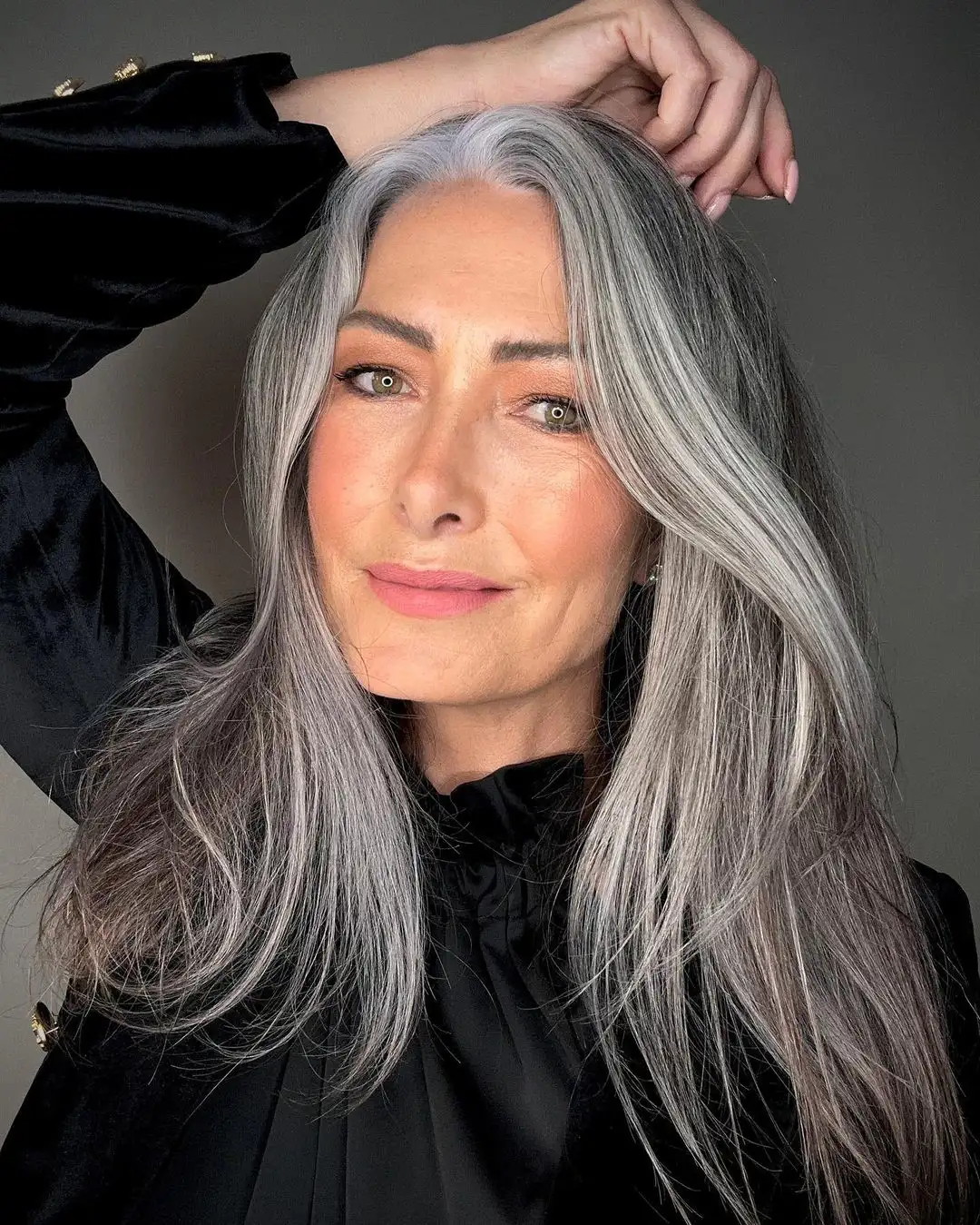 Mid-Back Silver Grey Wavy Hair Mid-Back Silver Grey Wavy Hair — Winter Haircuts for Women