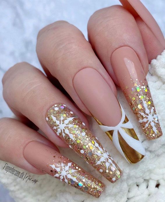 Glossy Glitter Visual Idea Glossy Glitter Visual Idea — Winter Gold Nails