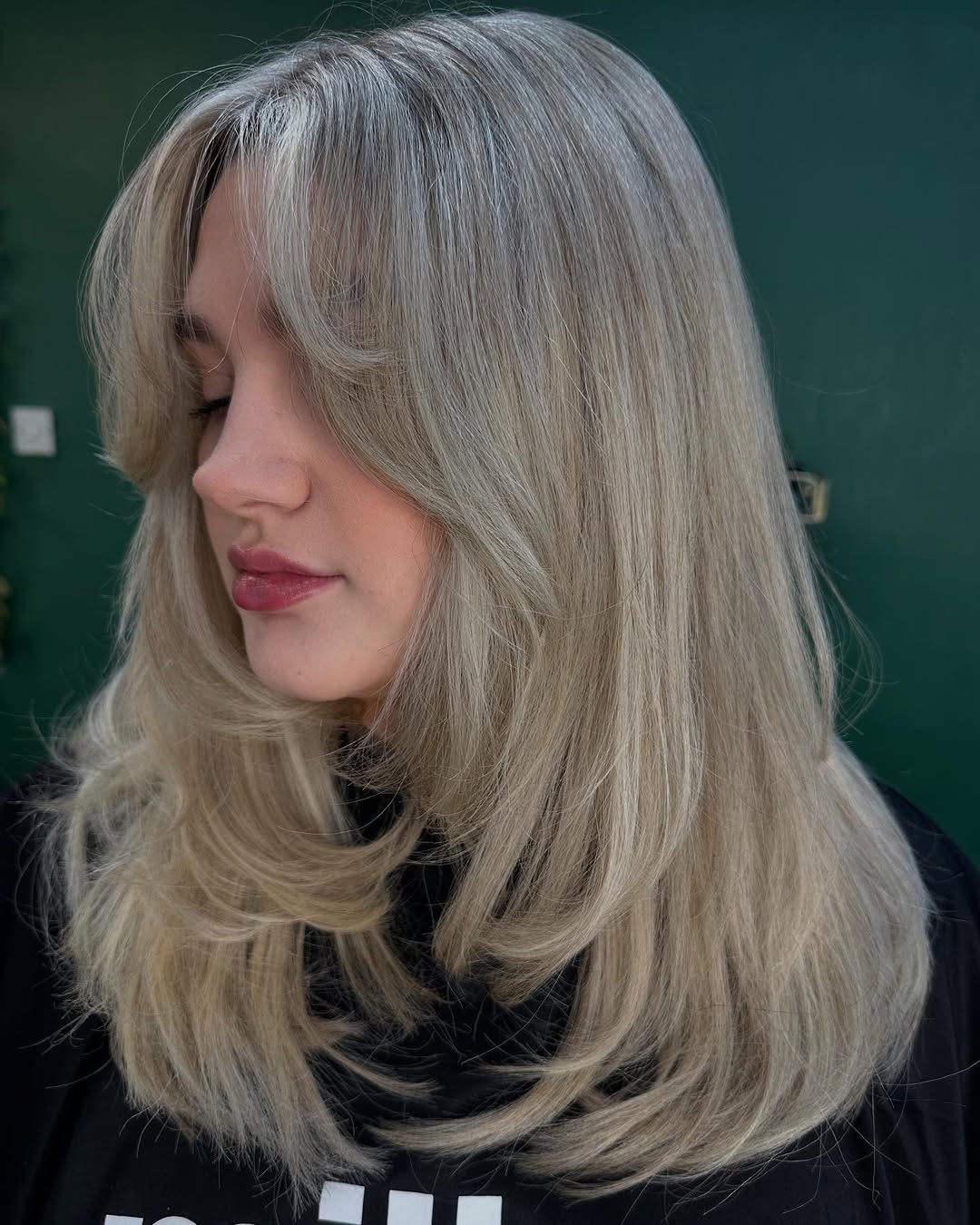 Fine Ash Blonde Mid-Back With Face-Framing Layers Fine Ash Blonde Mid-Back With Face-Framing Layers — Winter Layered Haircuts