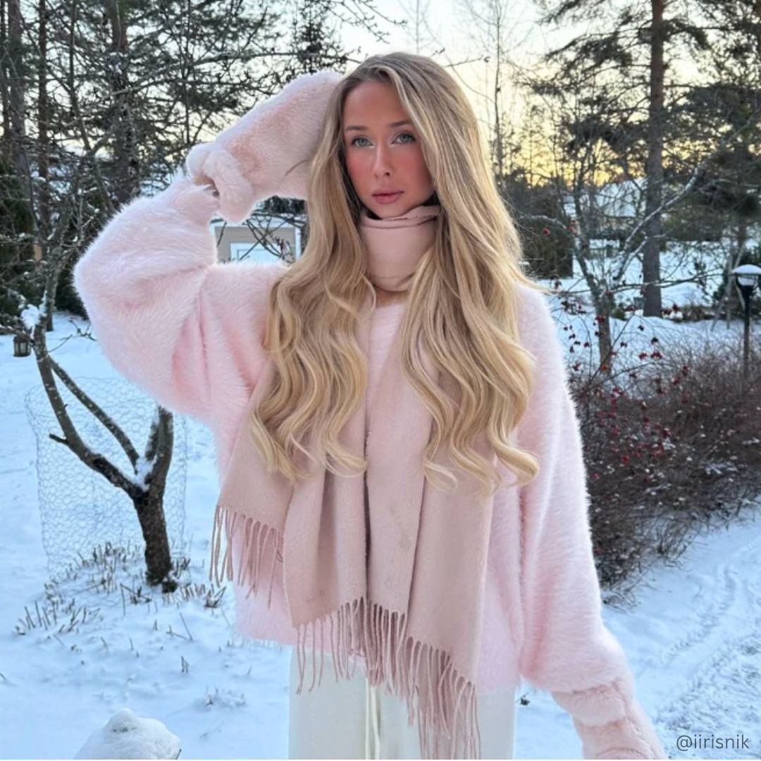 Long Wavy Blonde Hair — Winter Haircuts for Oval Faces