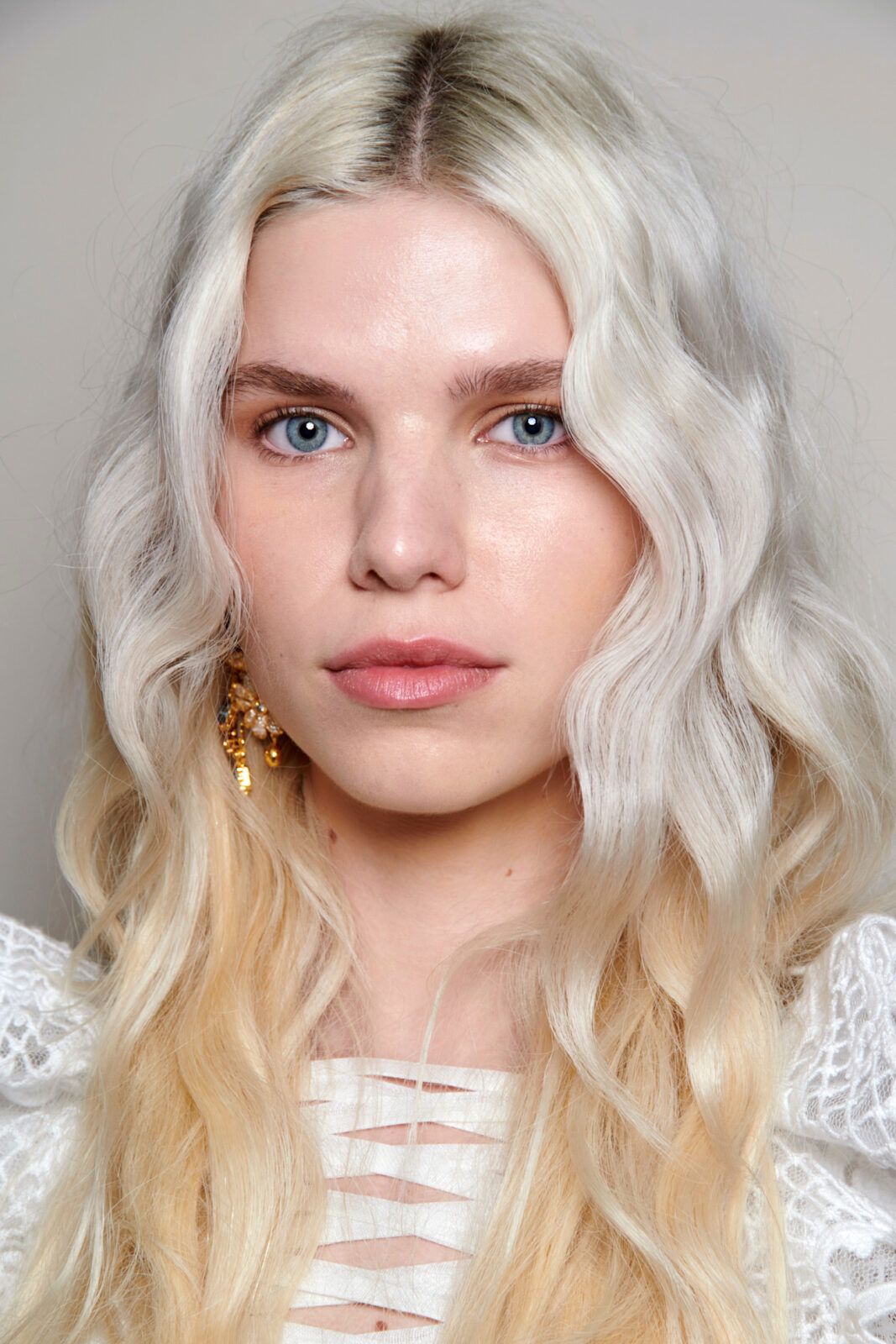 Platinum Blonde With Darker Roots Visual Idea — Winter Shoulder Length Hairstyles