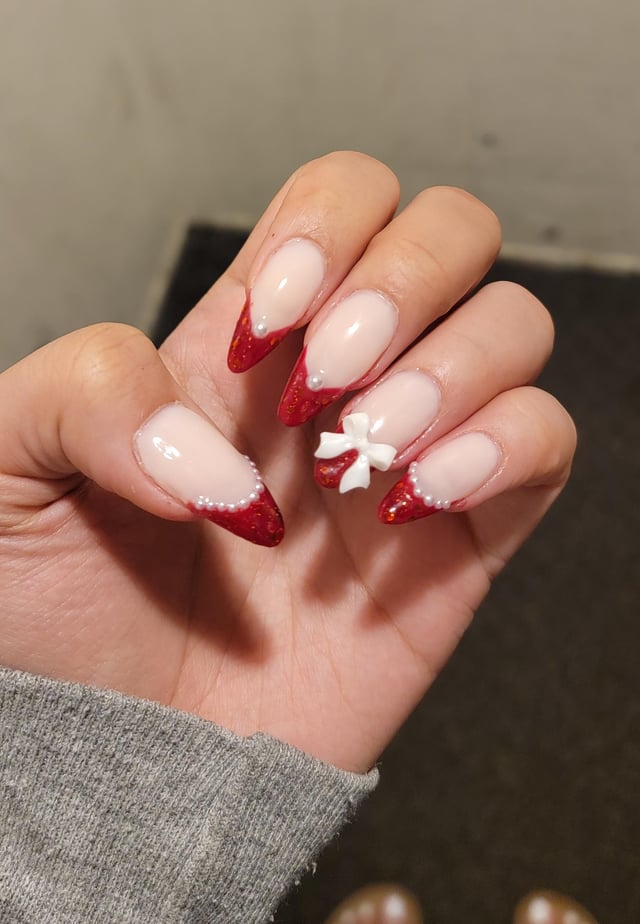 Natural Base with Red Glitter Tips and 3D Bow Natural Base with Red Glitter Tips and 3D Bow — Winter Bow Nails