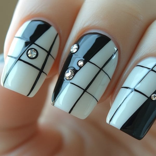 Black White Checkerboard with Rhinestones Black White Checkerboard with Rhinestones — Winter Plaid Nails