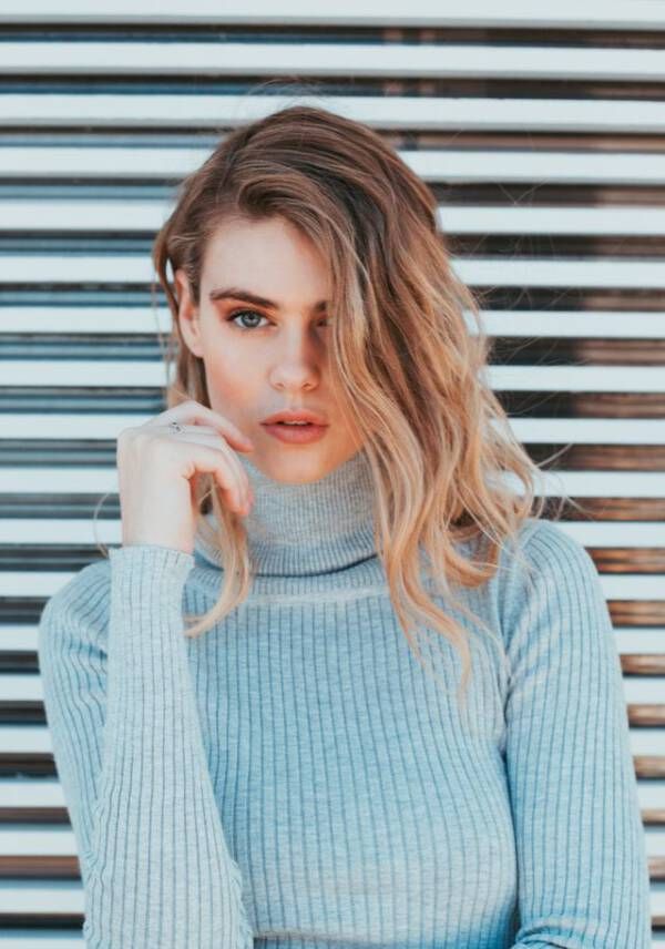 Shoulder Ash Blonde With Side Bangs — Winter Hairstyles for Thin Hair
