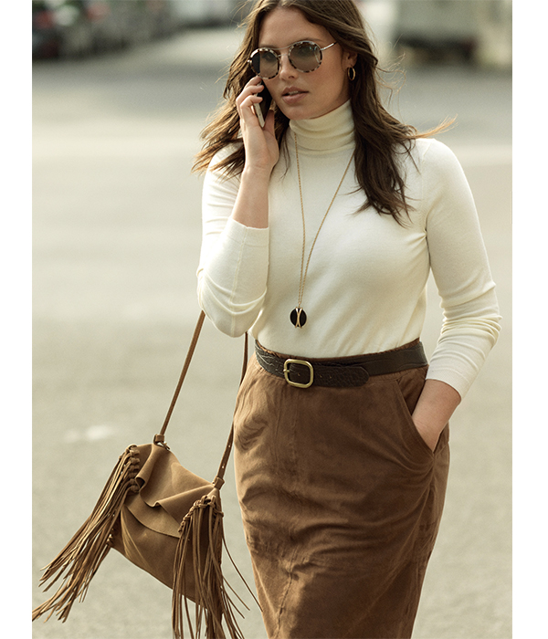 Natural Dark Brown Collarbone Waves Natural Dark Brown Collarbone Waves — Winter Hair Colors for Plus Size Women