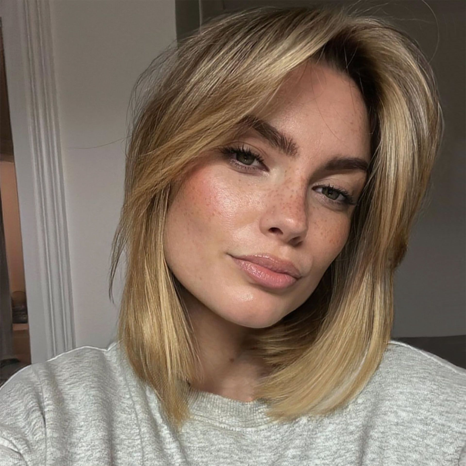 Soft Beige Blonde Lob Soft Beige Blonde Lob — Winter Hair Colors