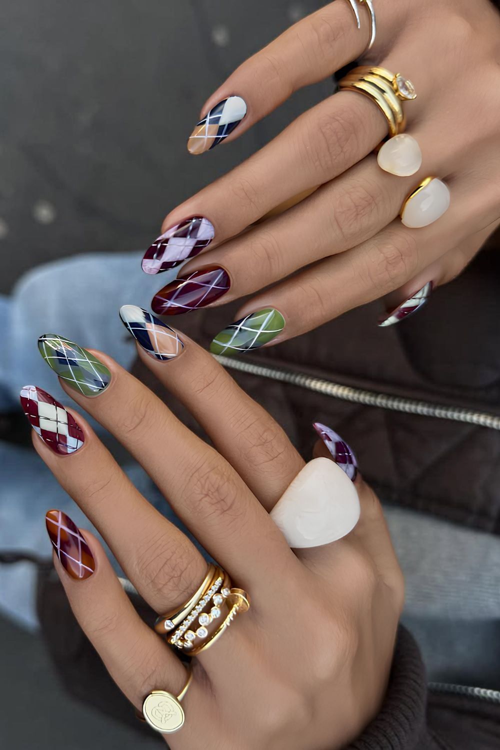 Classic Argyle Pattern Long Oval Nails Classic Argyle Pattern Long Oval Nails — Winter Party Nails