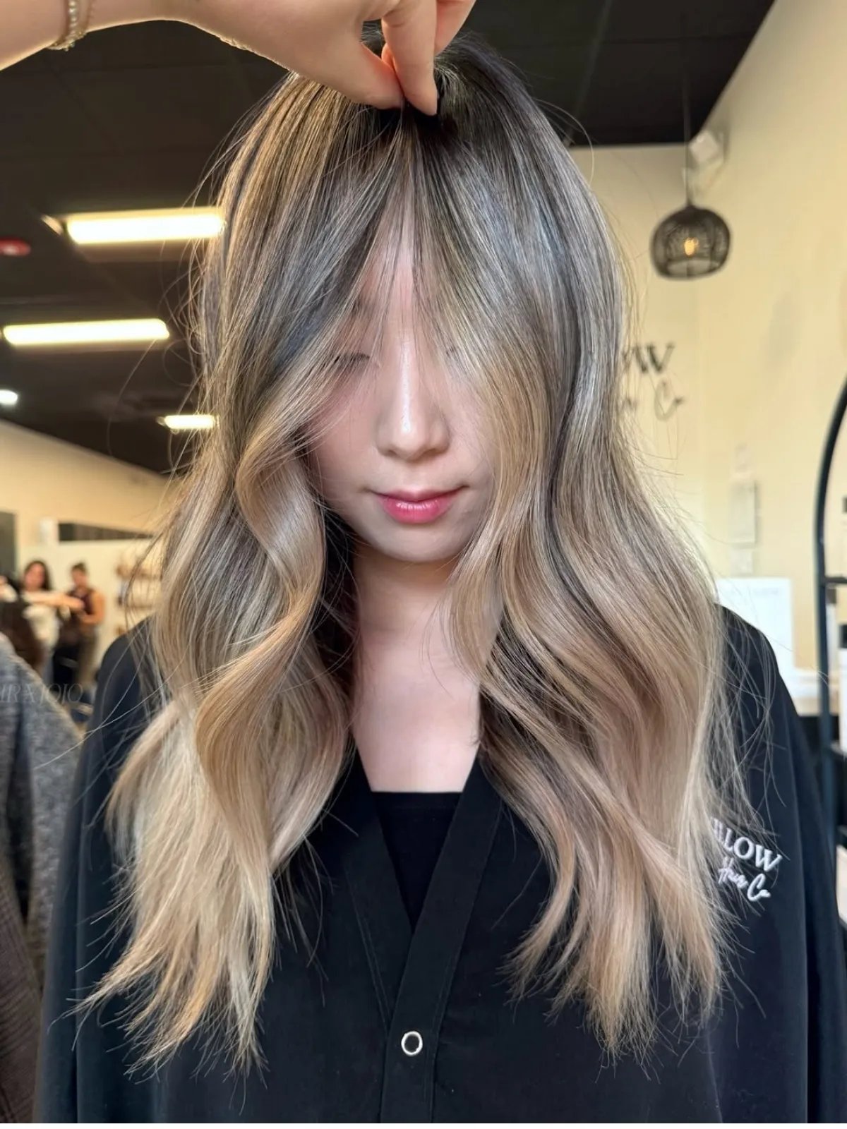 Collarbone Waves Ash Blonde Highlights Collarbone Waves Ash Blonde Highlights — Icy Blonde Hair