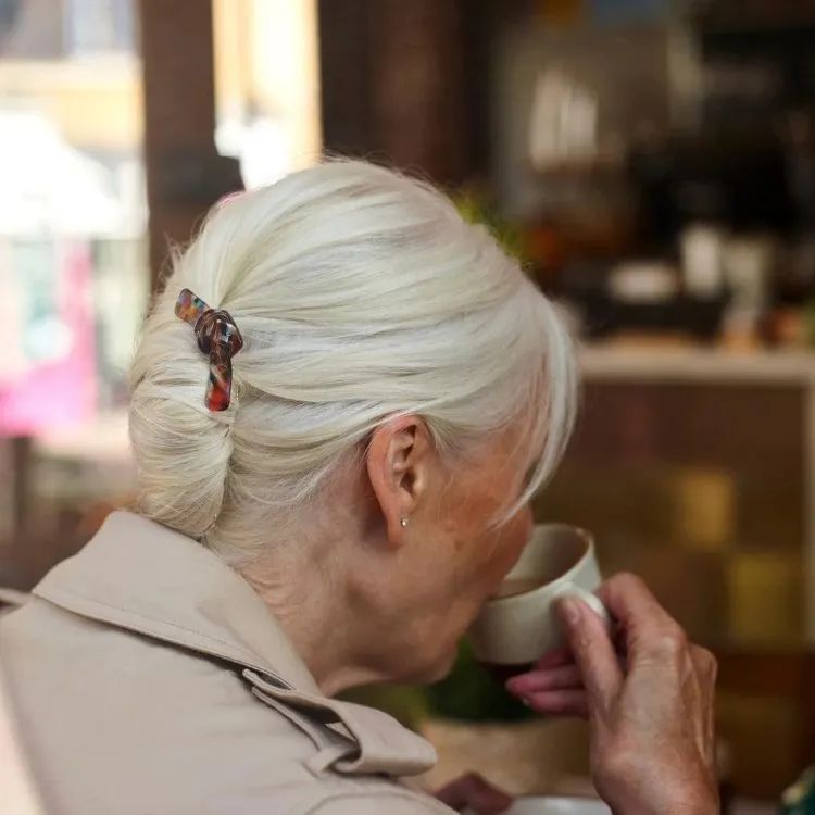 Platinum Bob With Hair Clip Platinum Bob With Hair Clip — Winter Haircuts for Women Over 70