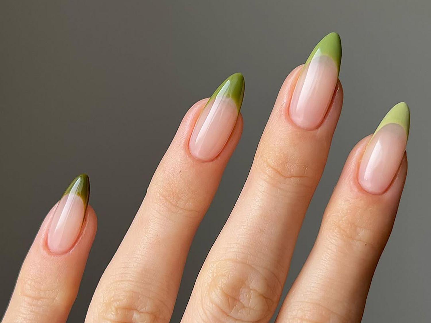 Chrome Metallic Visual Idea — Green Christmas Nails 2026